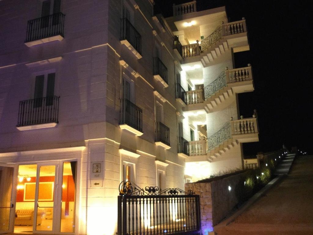 Hotel Madonna Delle Grazie Ceglie Messapica Exterior photo